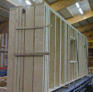 Murs à ossature bois prêts à partir sur chantier